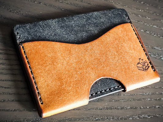 Wingman leather cardholder in cognac and black vegetable-tanned leather