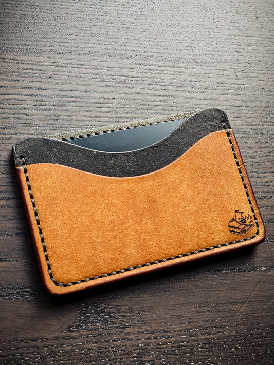 Sidekick leather cardholder in cognac and black vegetable-tanned leather